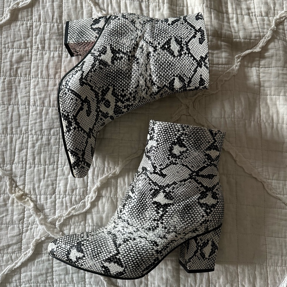 DSW Black and White Ankle Boots with Artistic Design